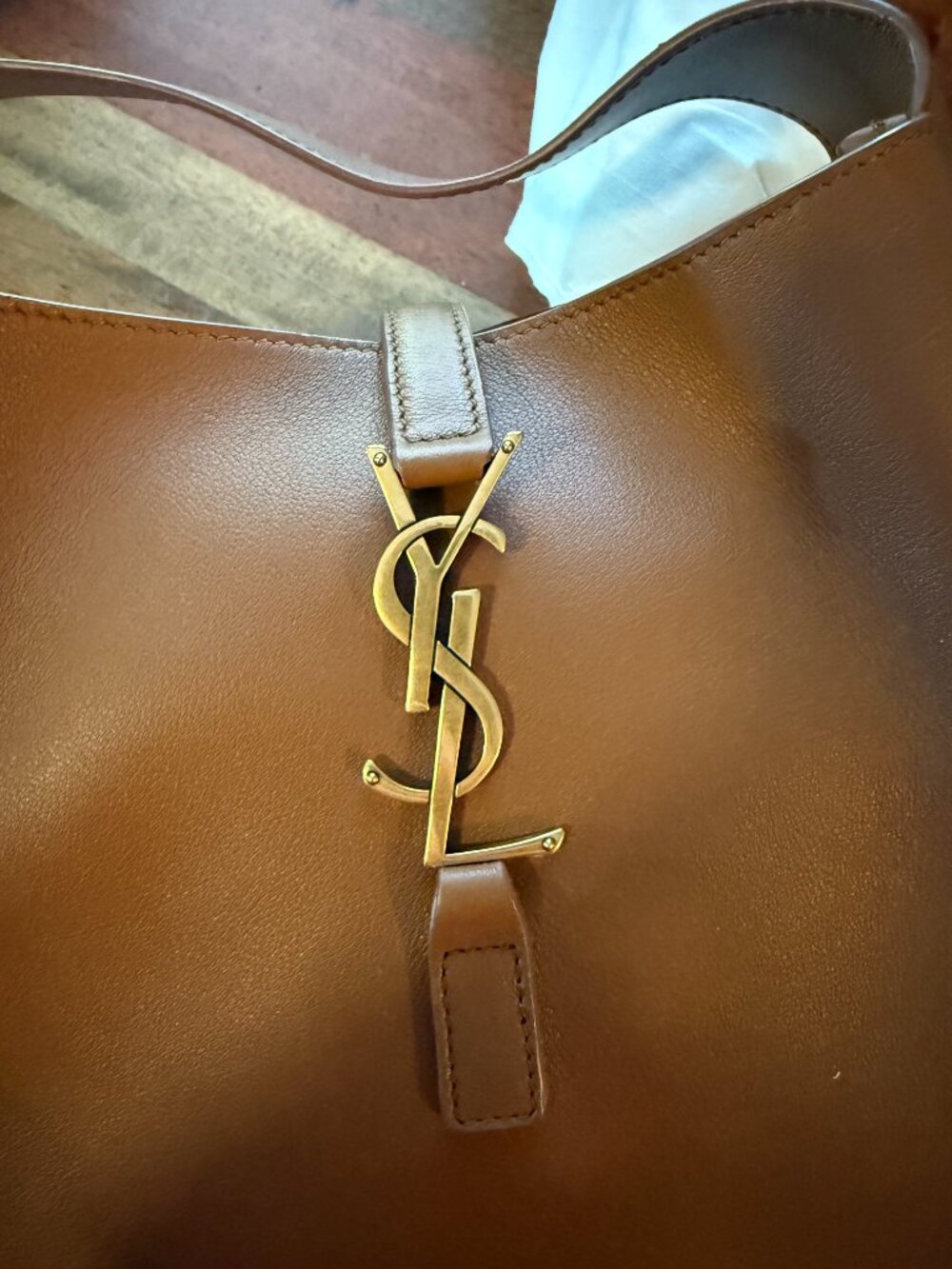 Saint Laurent LE 5 À 7 supple SMALL IN GRAINED LEATHER - Picture 2 of 5